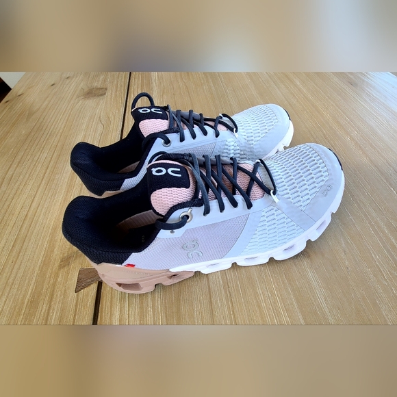 On Running Shoes - On Running women's Cloudflyer Sneakers